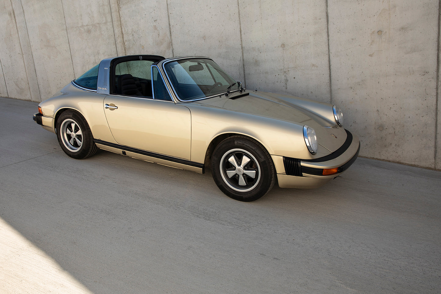 Classic 1975 Porsche 911S Targa for sale.