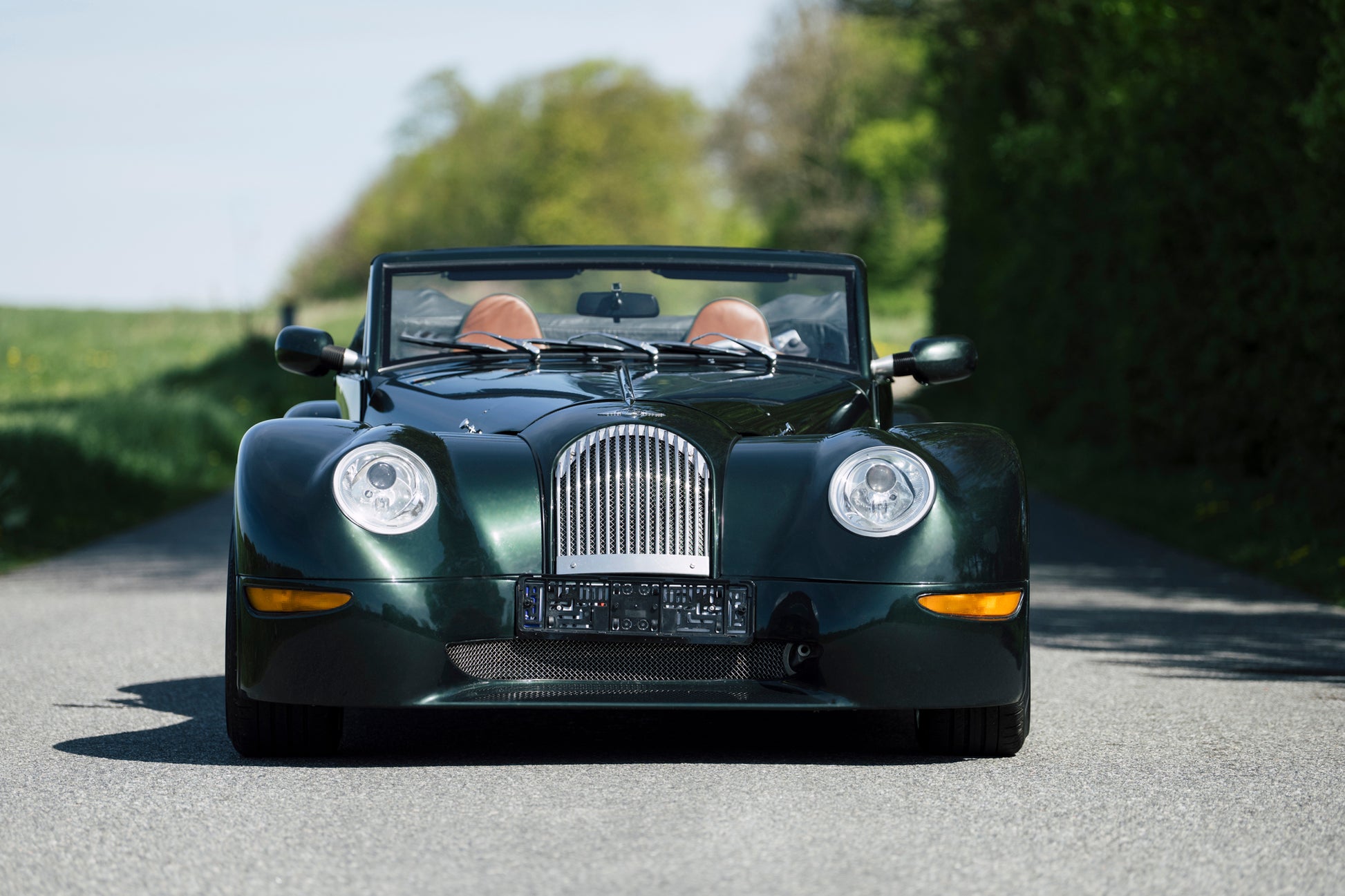 Small front grille. 2005 Morgan Aero 8.