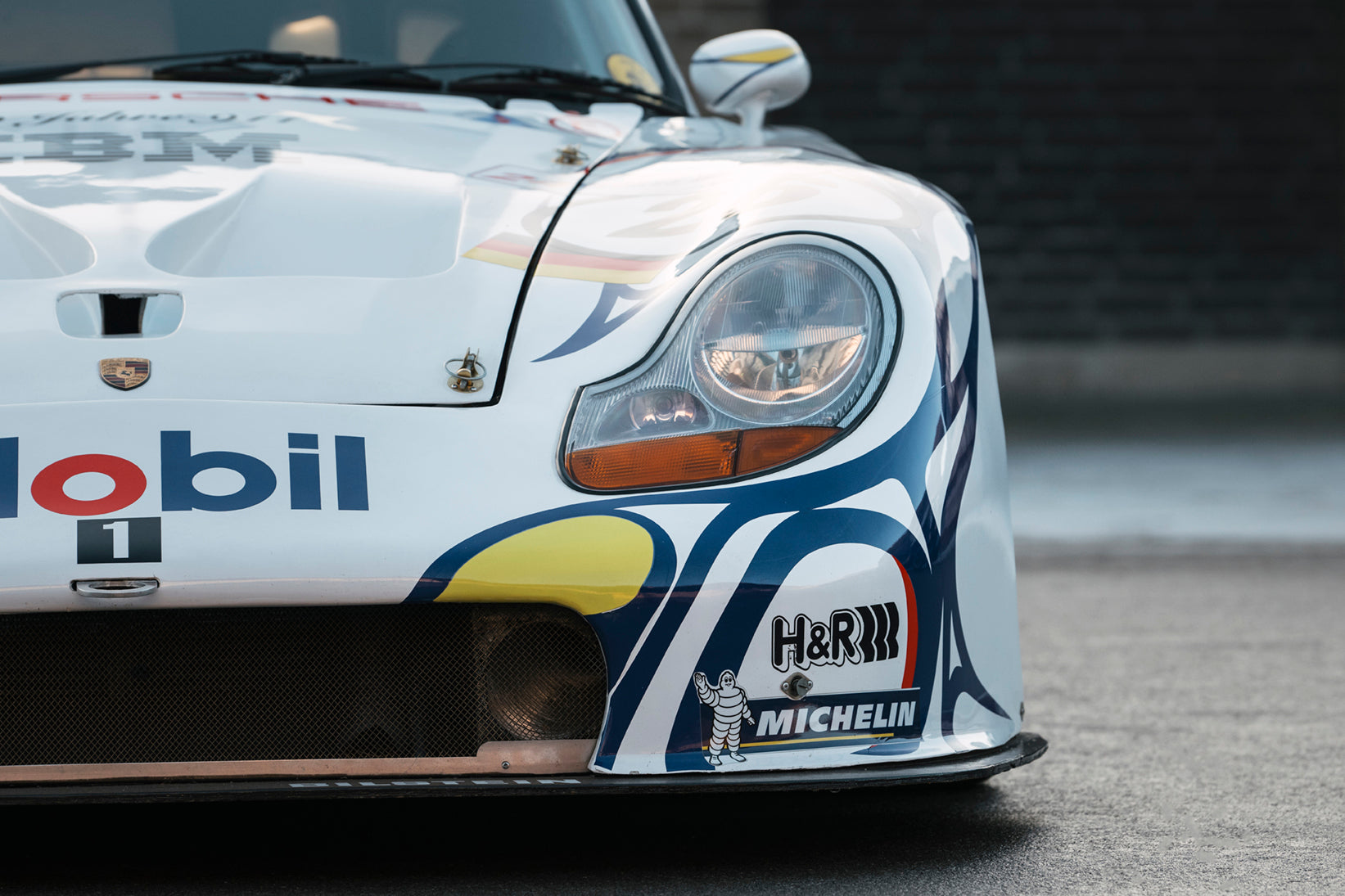 Front light closeup. 1997 Porsche 911 GT1.