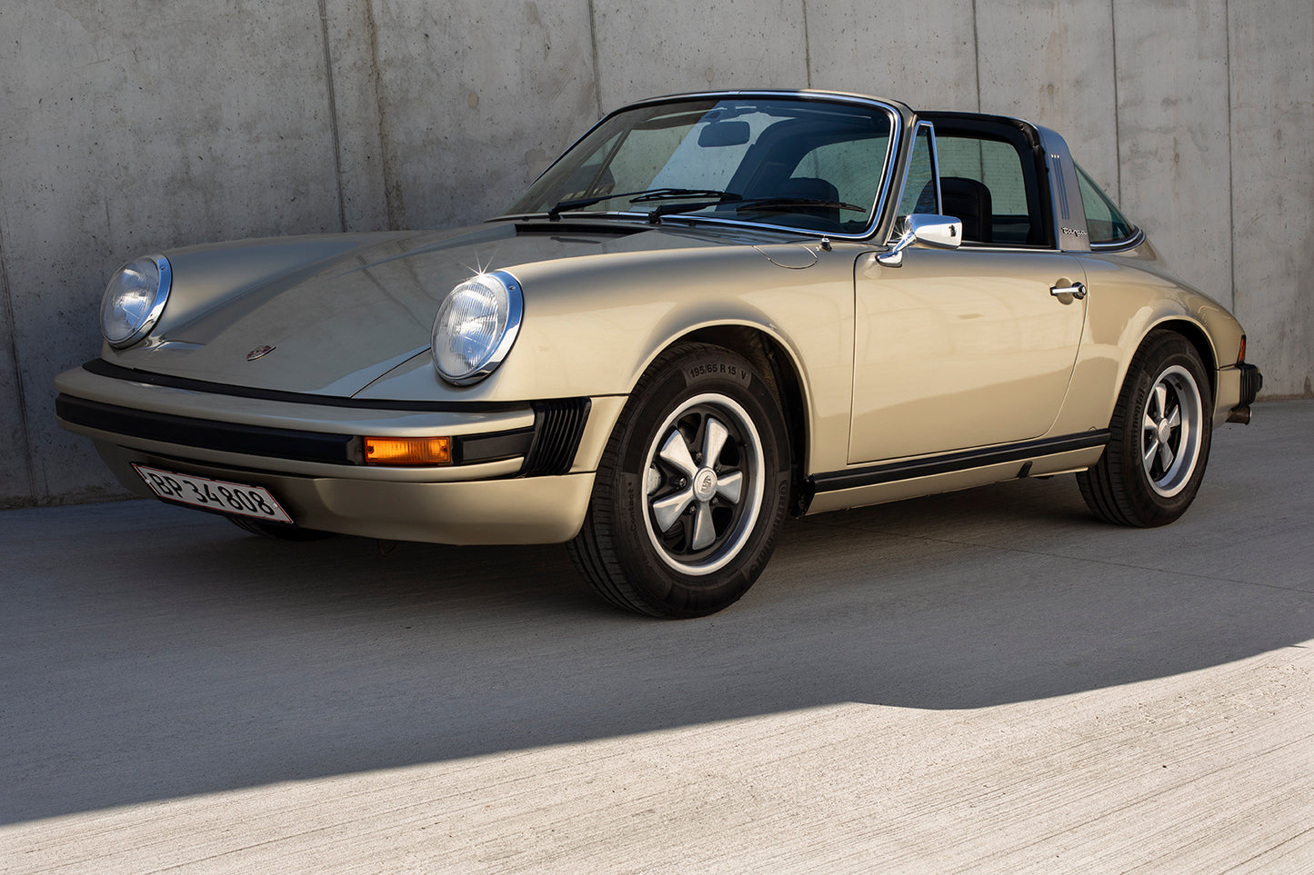 Elegant profile. 1975 Porsche 911S Targa for sale.