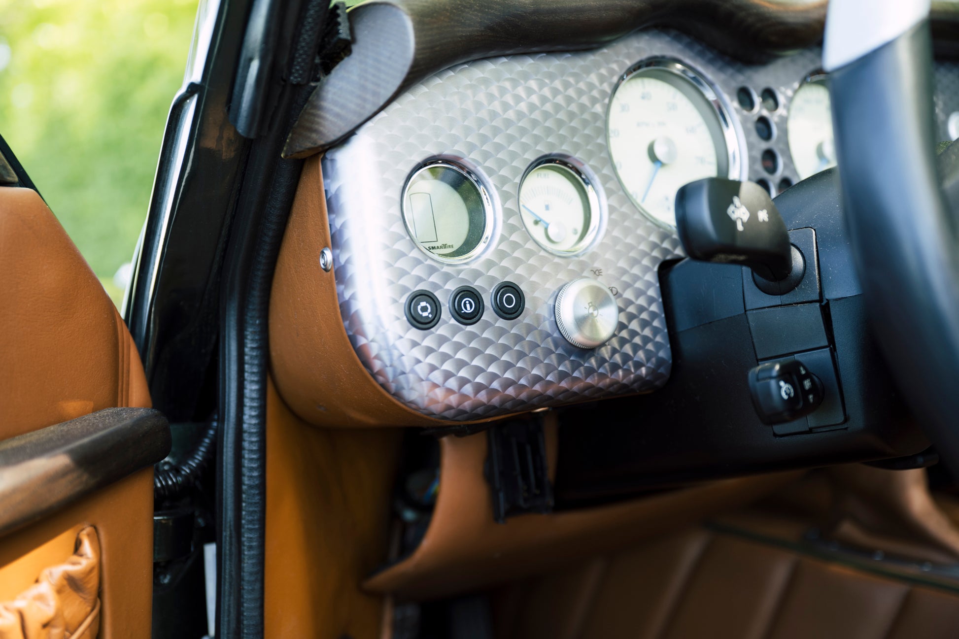 Dials closeup. 2005 Morgan Aero 8 for sale.