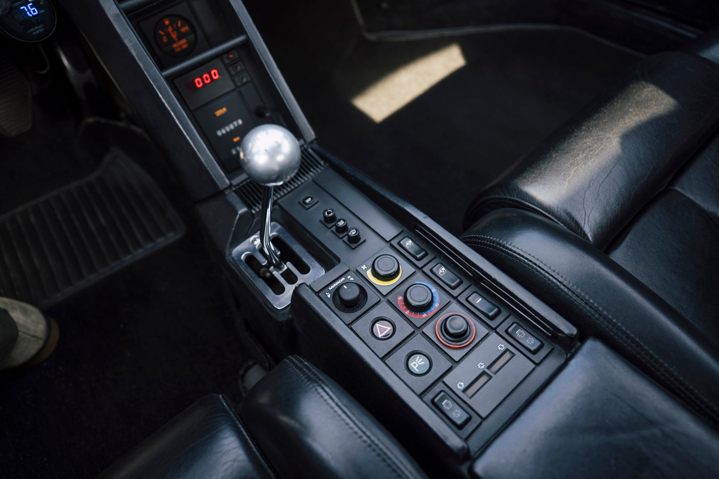 Gear and controls. 1991 Ferrari Testarossa.