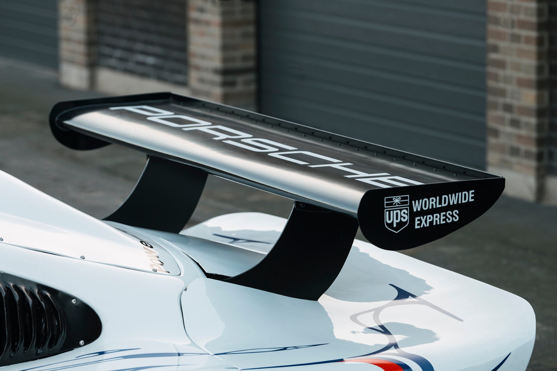 Spoiler. 1997 Porsche 911 GT1.
