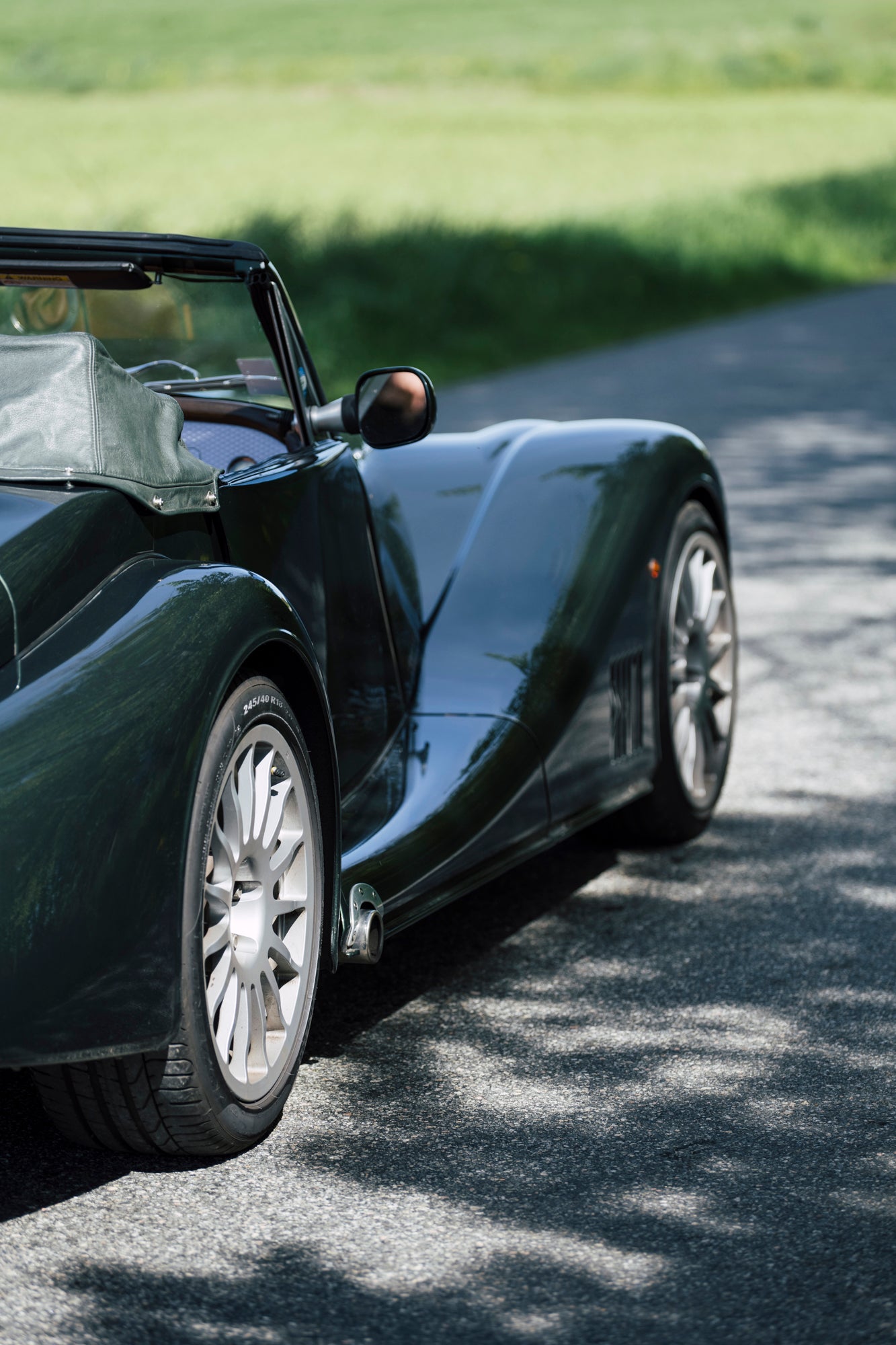 Sleek curves. 2005 Morgan Aero 8.