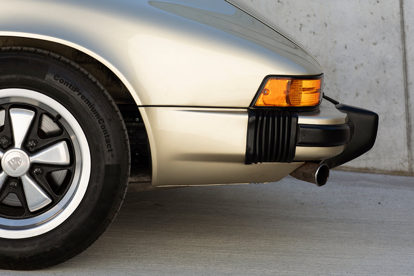 Rear bumper and exhaust. 1975 Porsche 911S Targa.