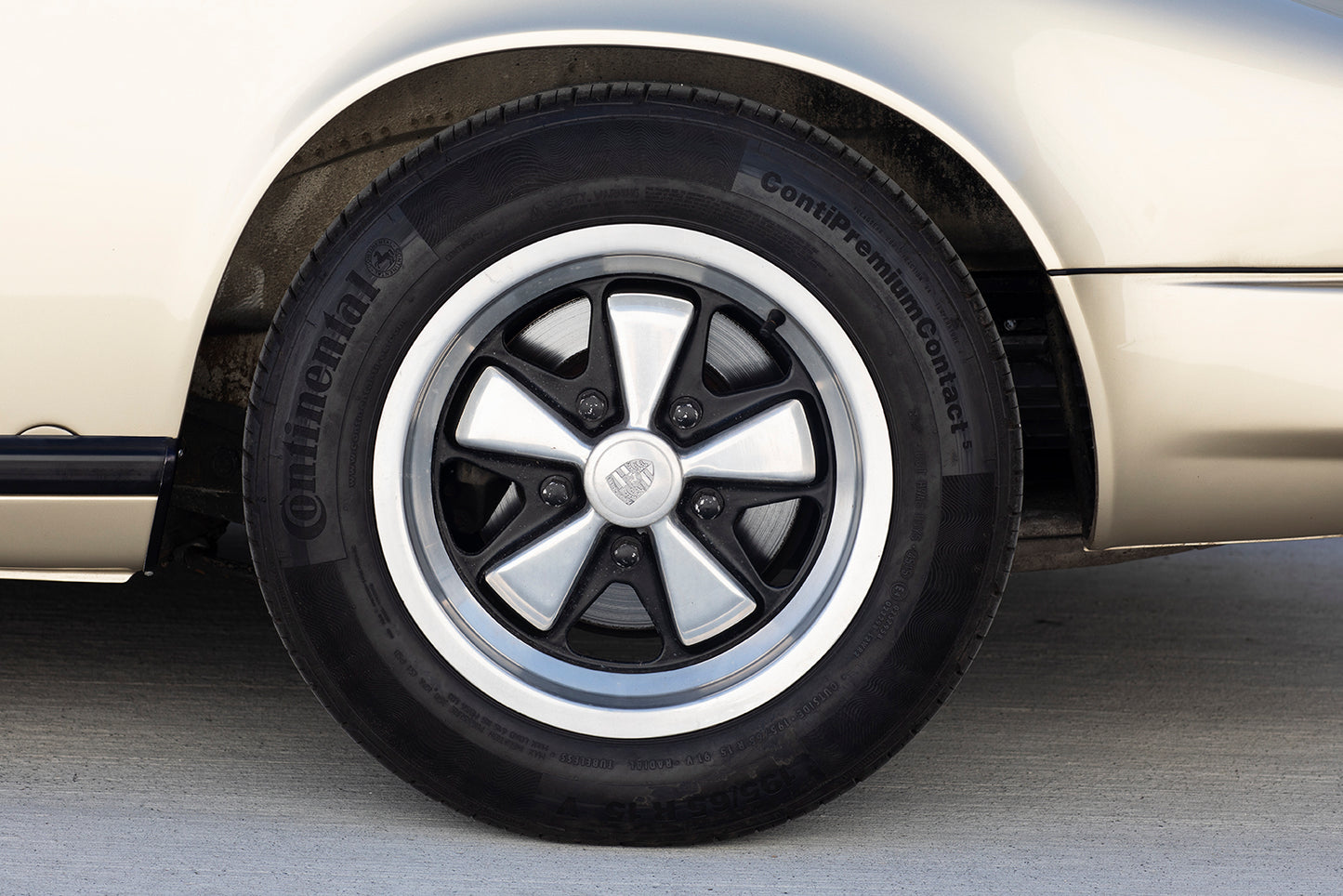 Tyre and wheel cap. 1975 Porsche 911S Targa.