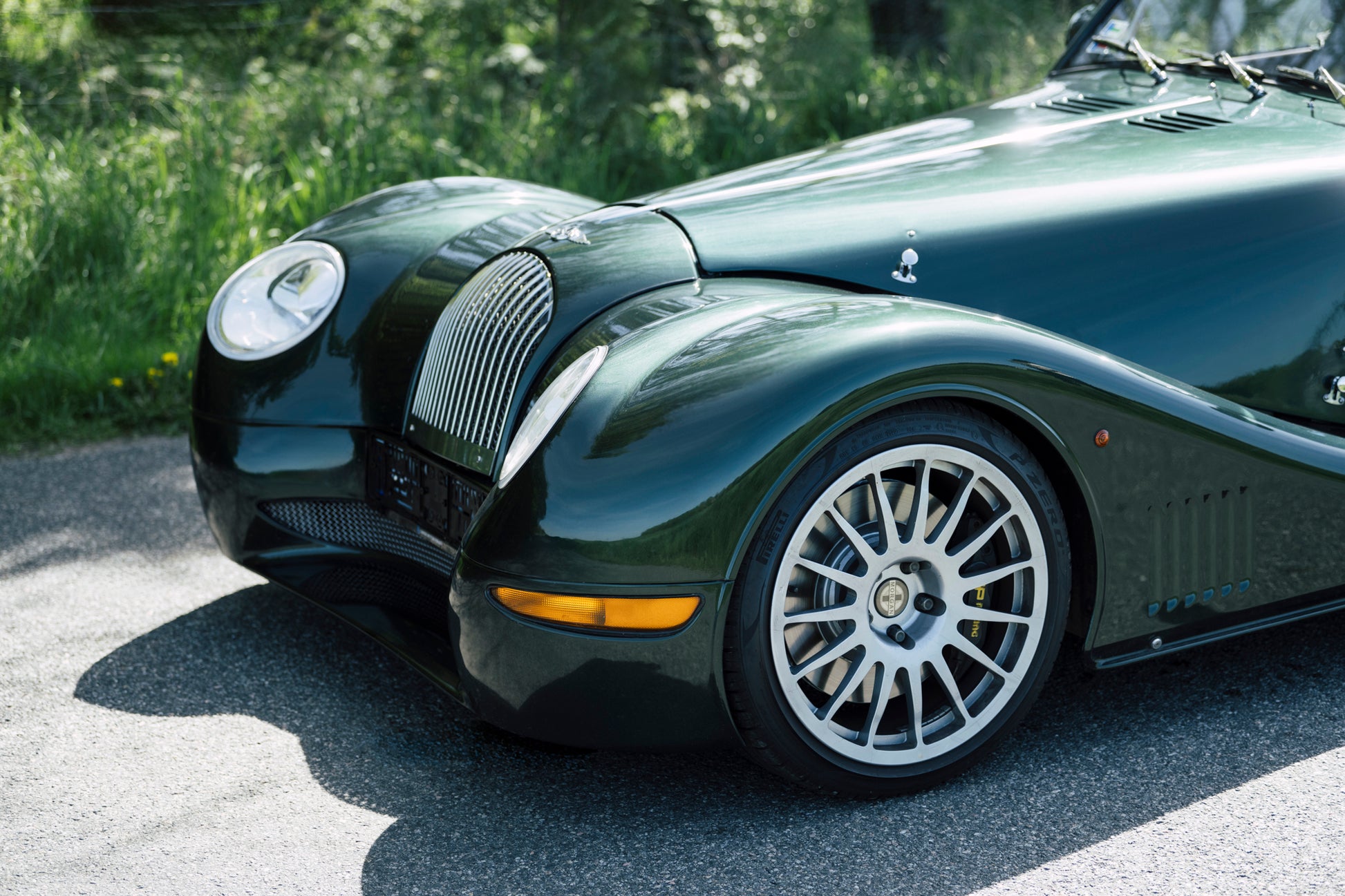 Front grille and lights. 2005 Morgan Aero 8.