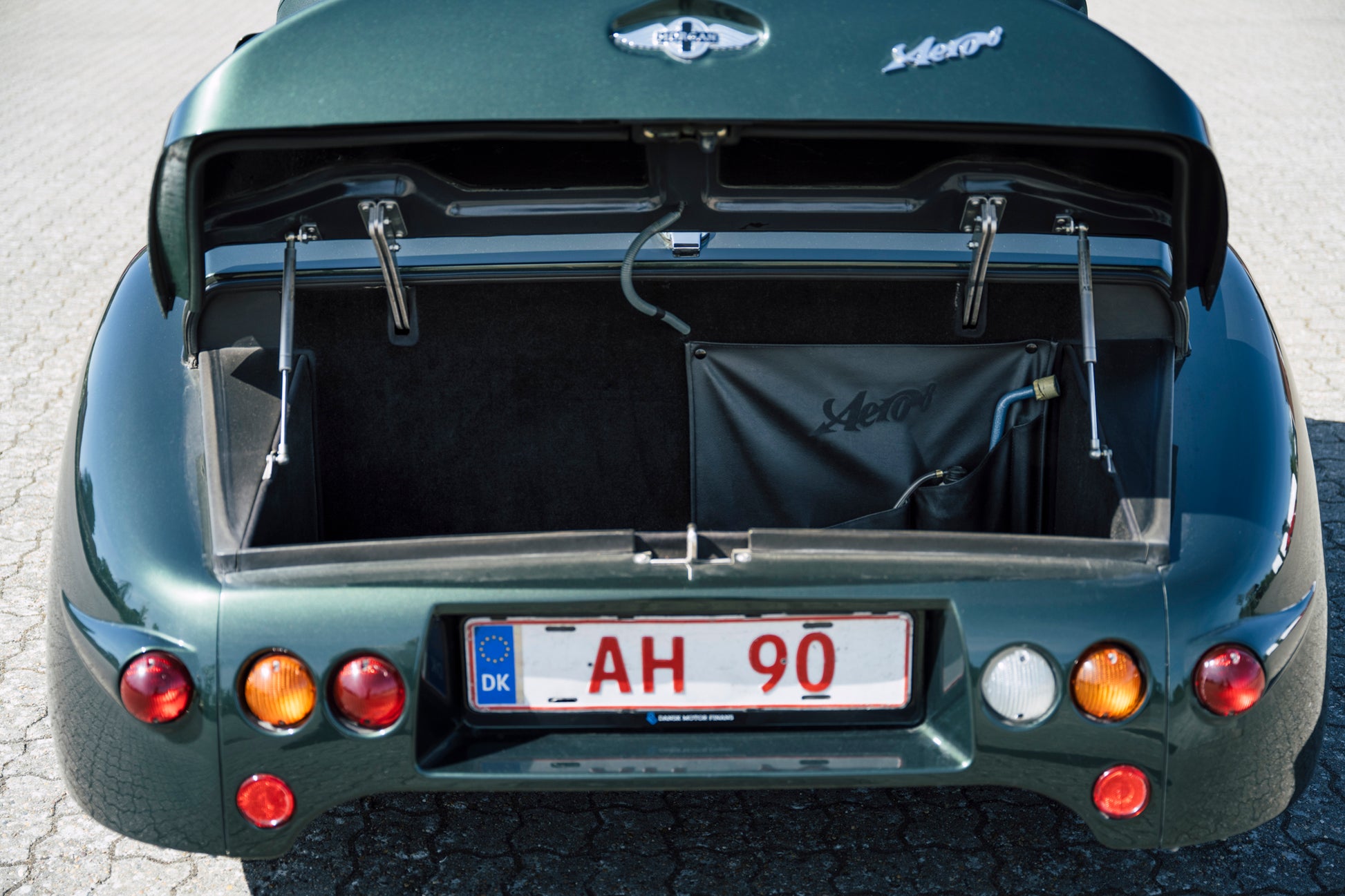 Open car trunk. 2005 Morgan Aero 8.