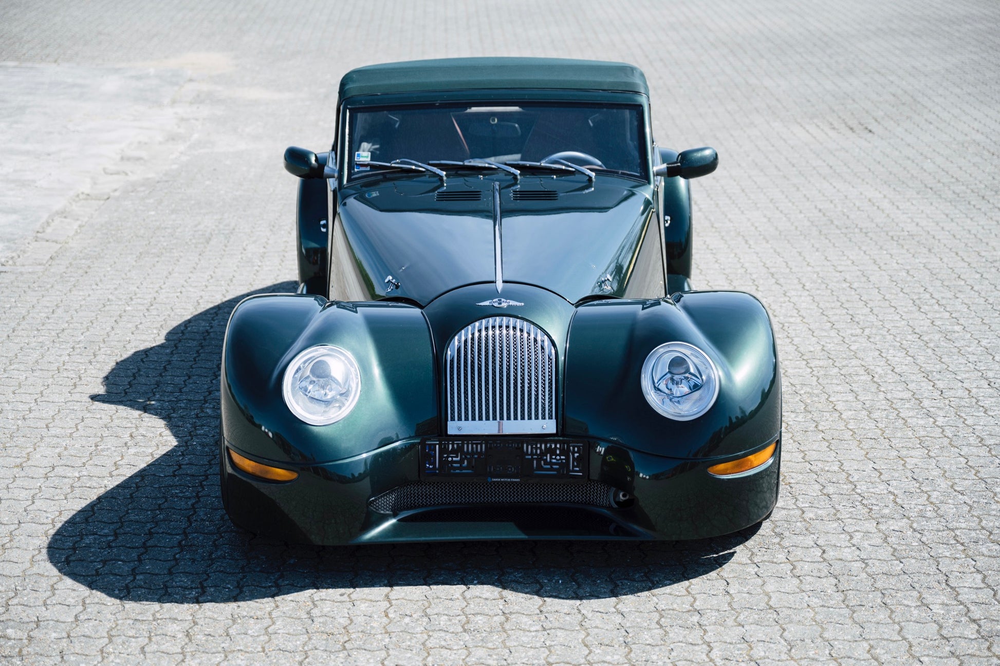 Wide front. 2005 Morgan Aero 8.