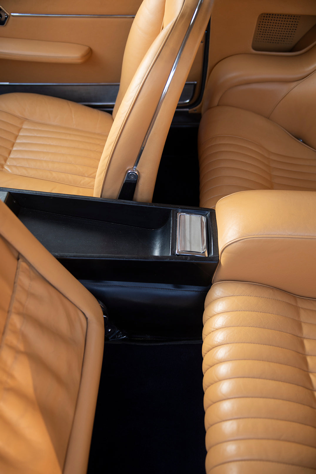 Interior leather. 1969 Ferrari 365GT 2+2.