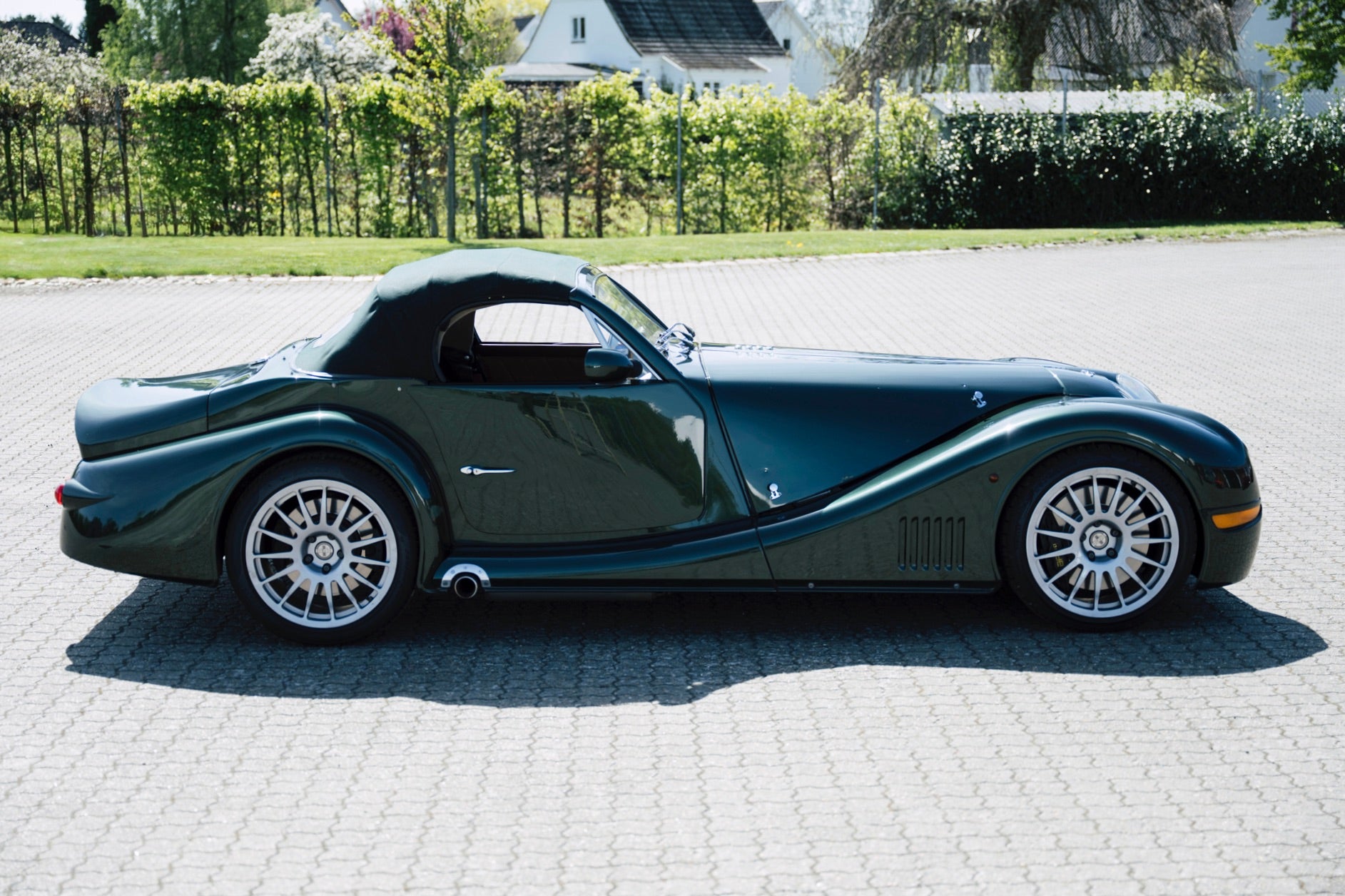 Idyllic surroundings. Classic 2005 Morgan Aero 8 for sale.