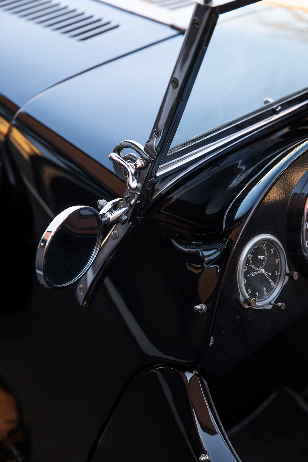 Side view mirror. 1933 Aston Martin Le Mans Short Chassis classic car.