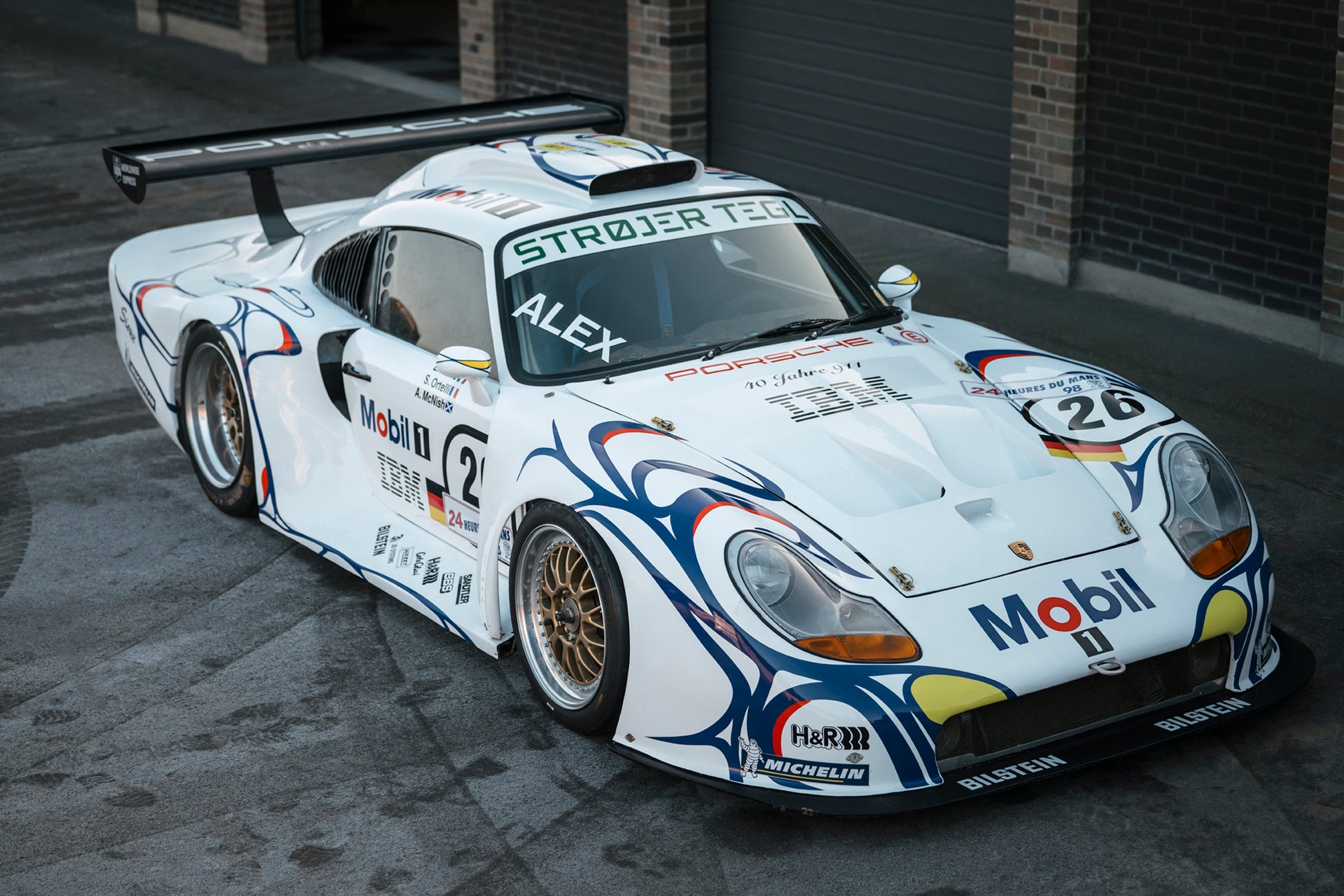 Lean 1997 Porsche 911 GT1 ready for race.