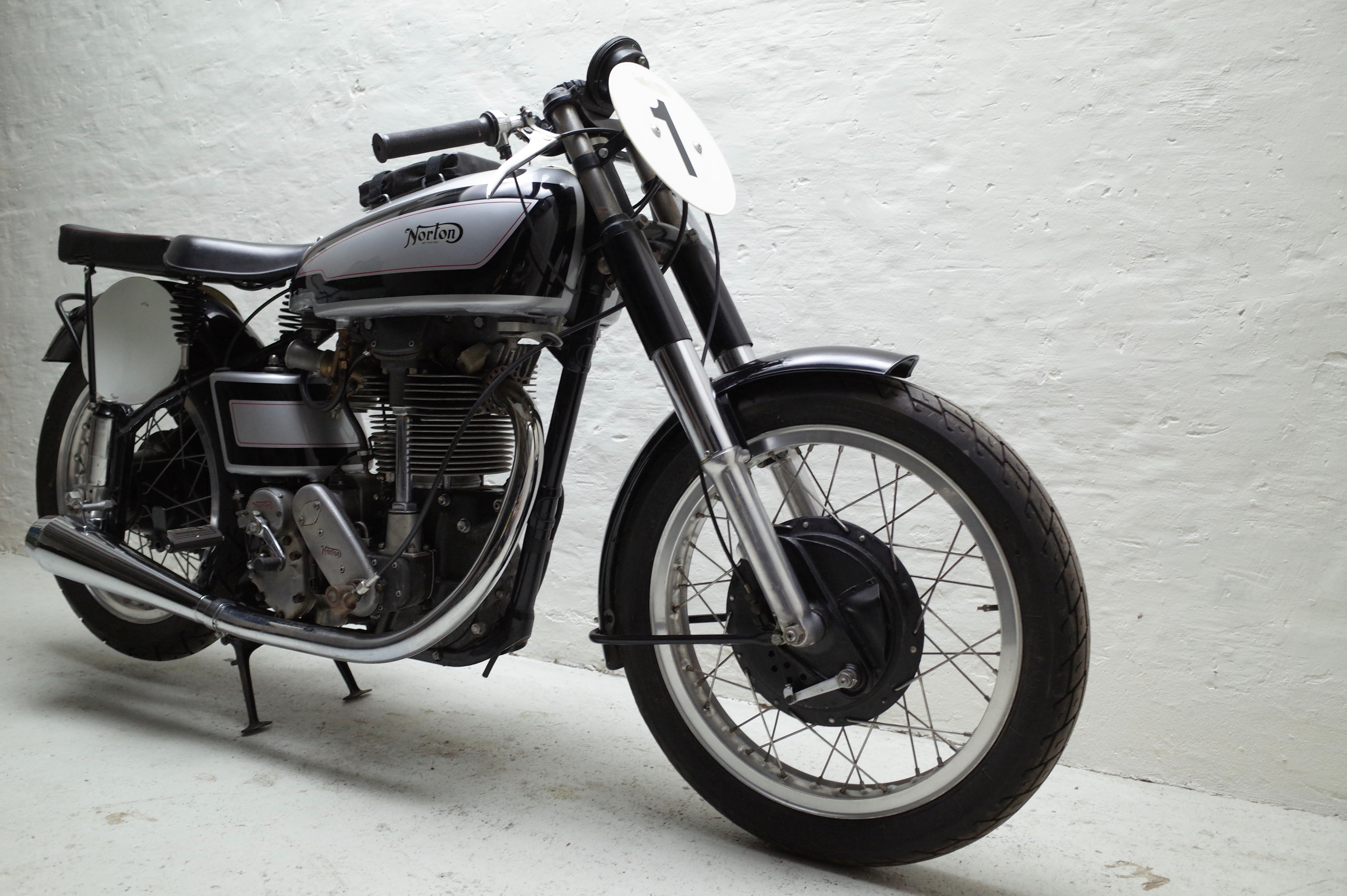 1949 Norton Manx DOHC 500cc – Century Limited