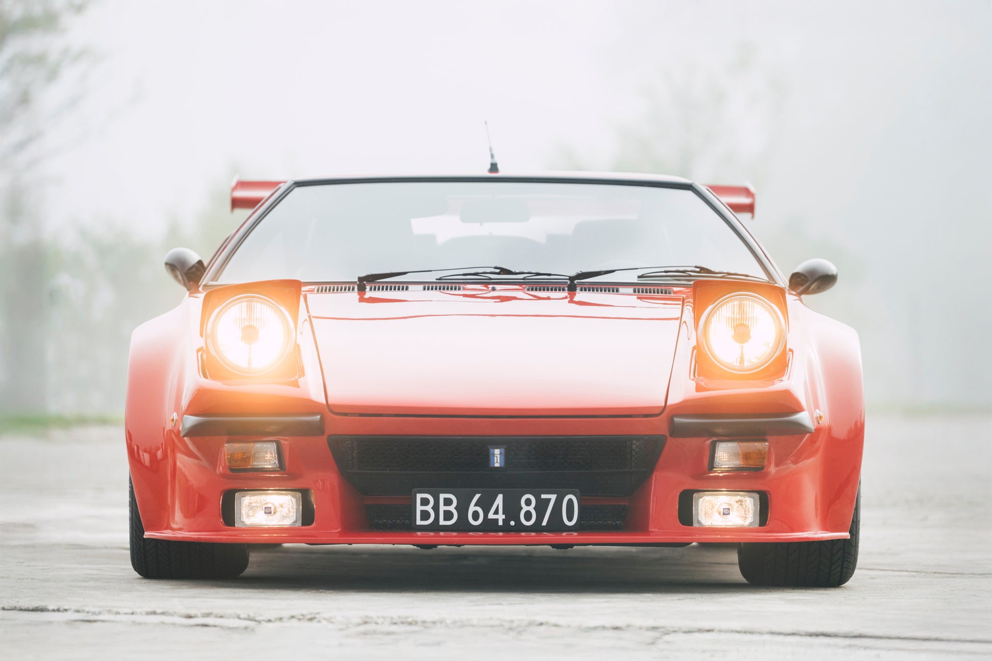 Front headlights open. 1973 DeTomaso Pantera To GT5-S Specification.