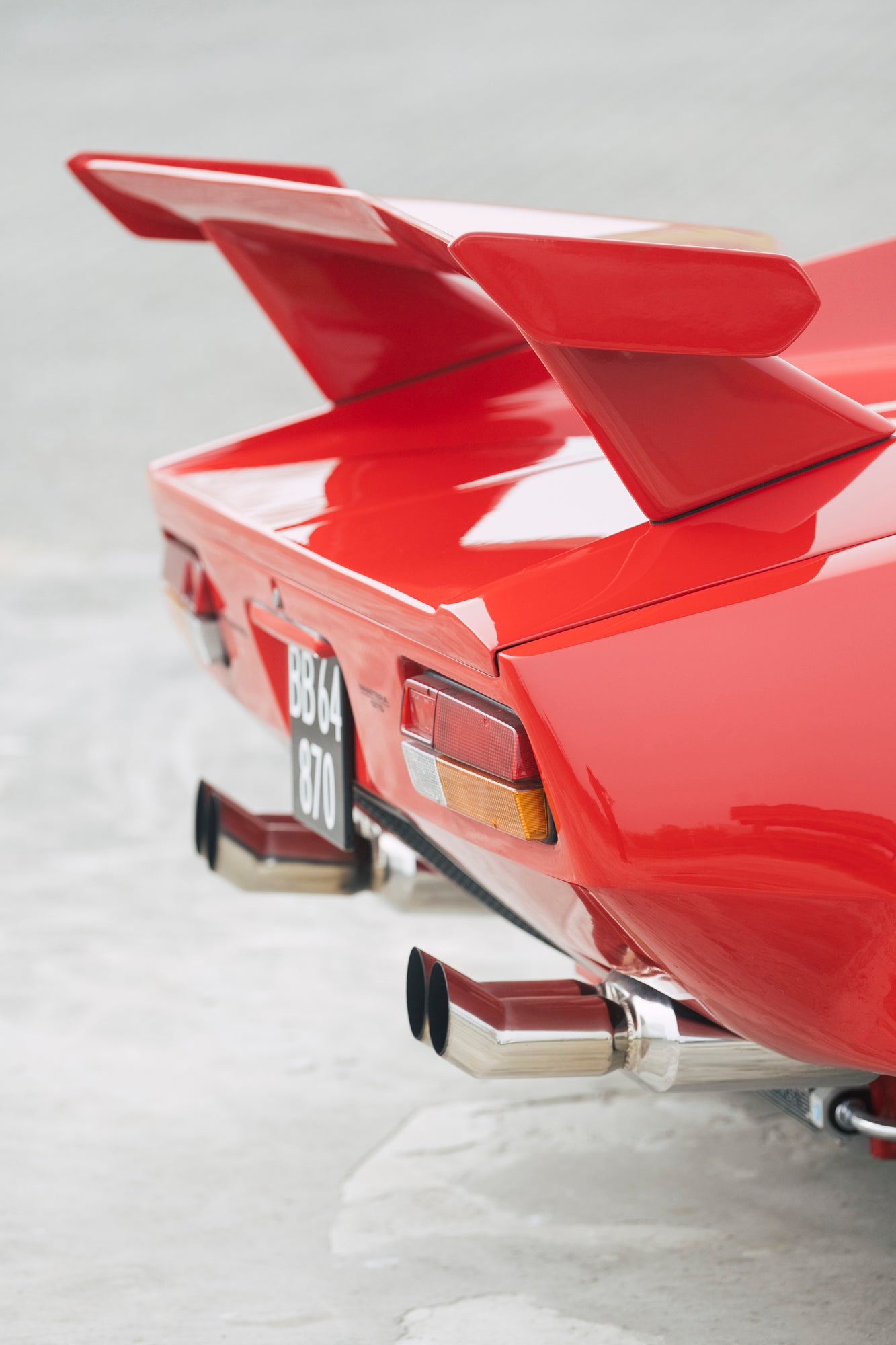 Spoiler and exhaust pipes. 1973 DeTomaso Pantera To GT5-S Specification.