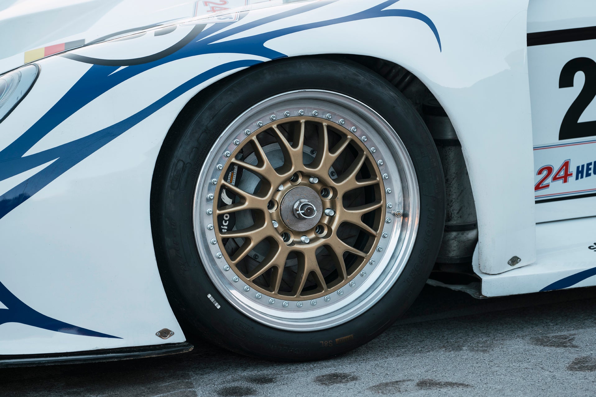 Tyre and hubcap closeup. 1997 Porsche 911 GT1.