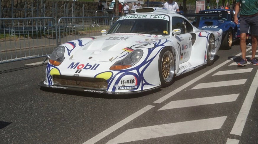 1997 Porsche 911 GT1 awaiting race.
