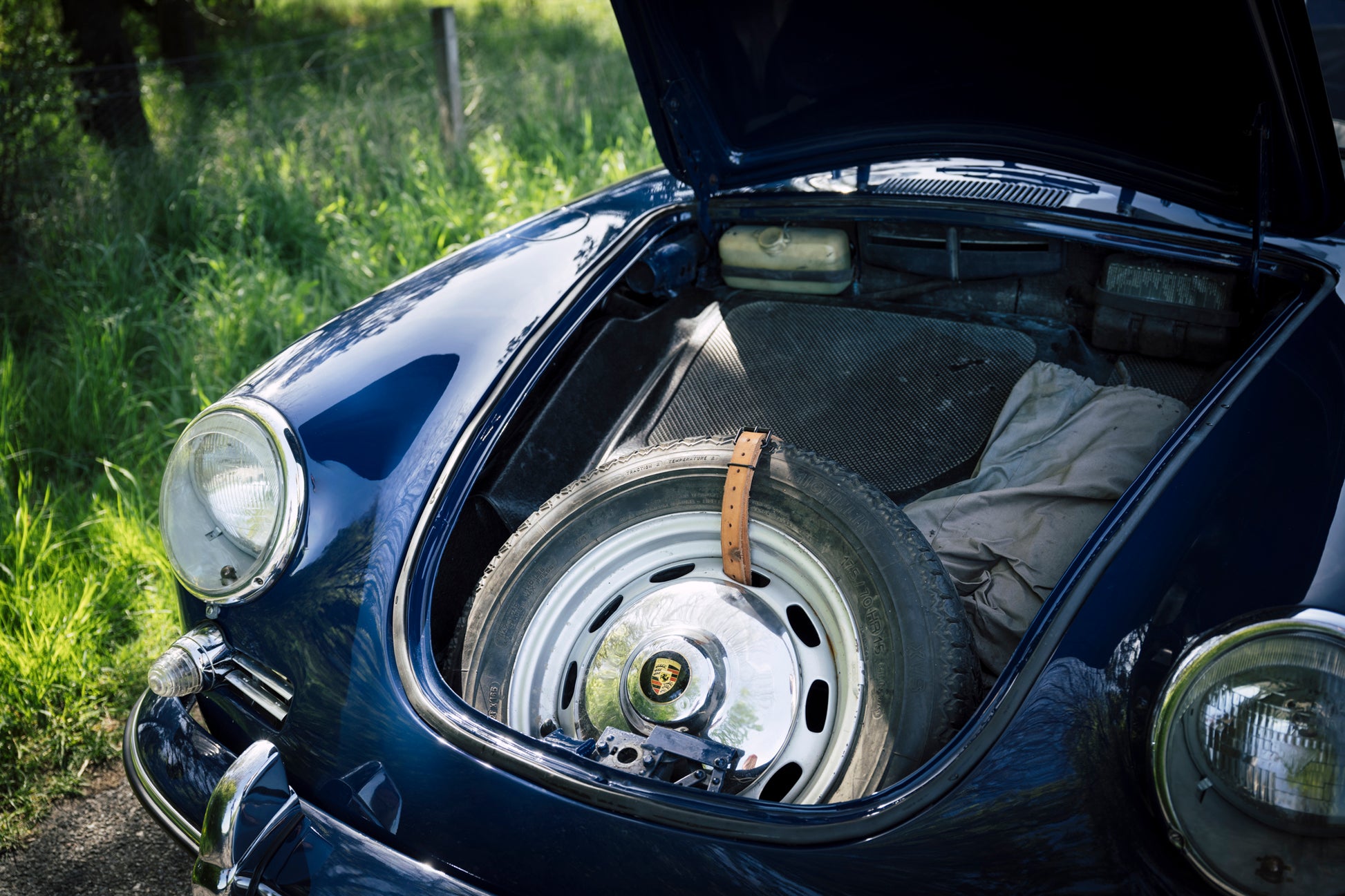 Spare wheel inside open front. 1962 Porsche 356 B 1600 S Cabriolet T6.