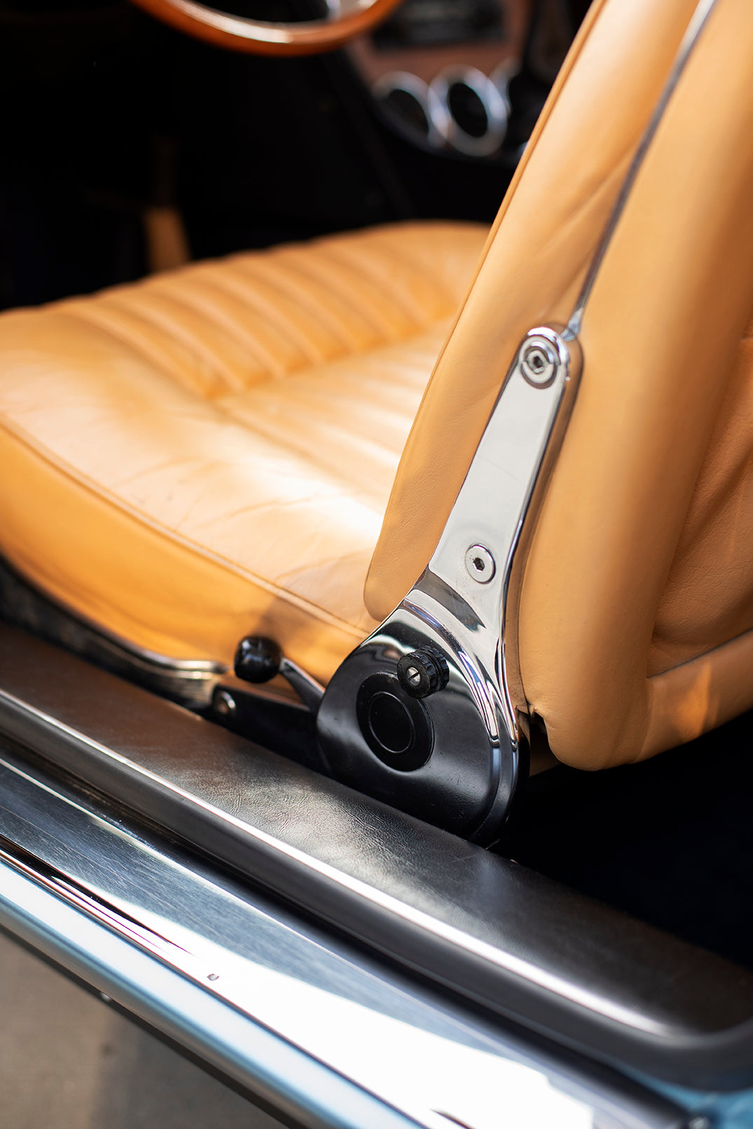Chair adjustment. 1969 Ferrari 365GT 2+2.