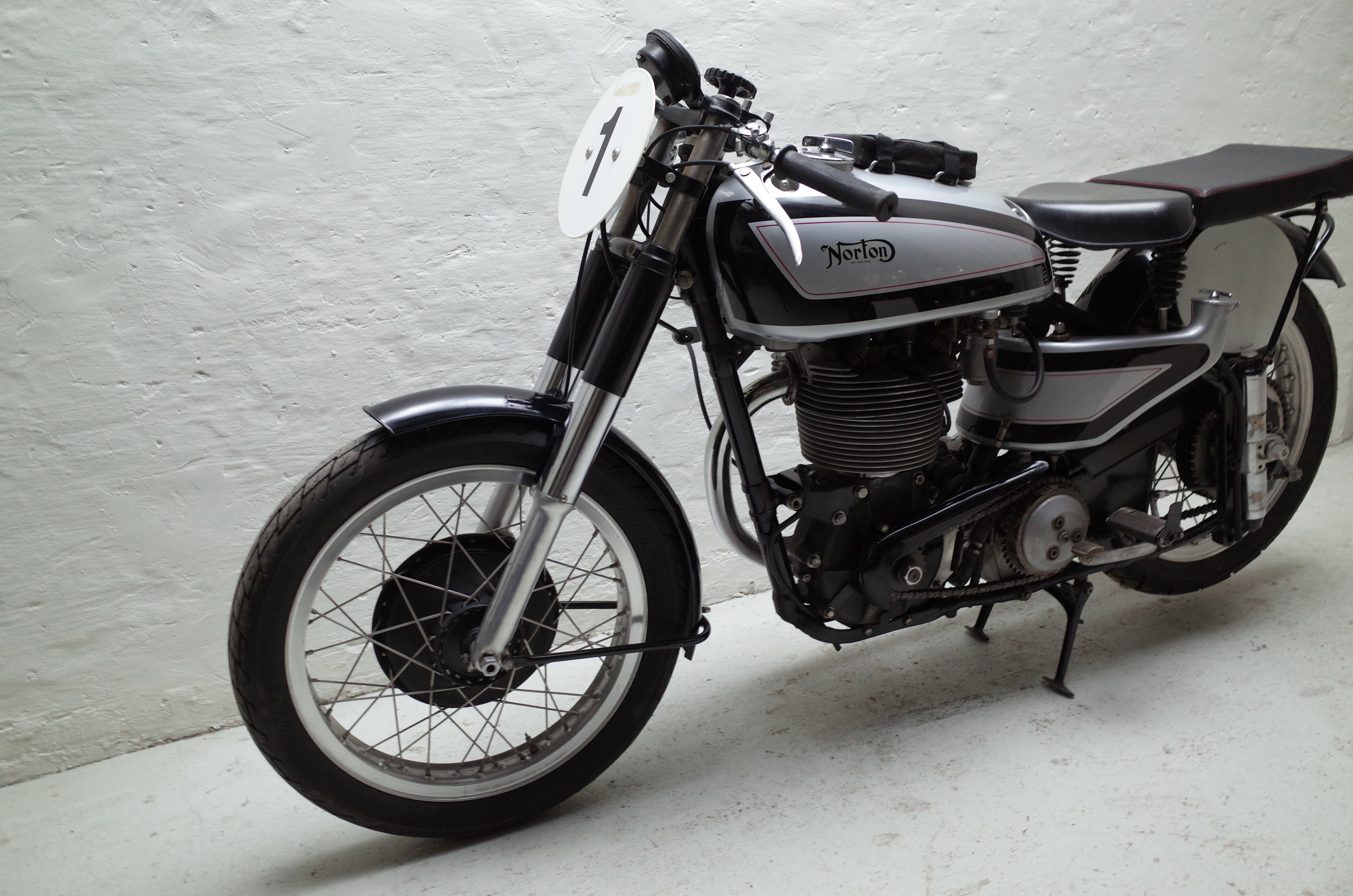 1949 Norton Manx DOHC 500cc – Century Limited