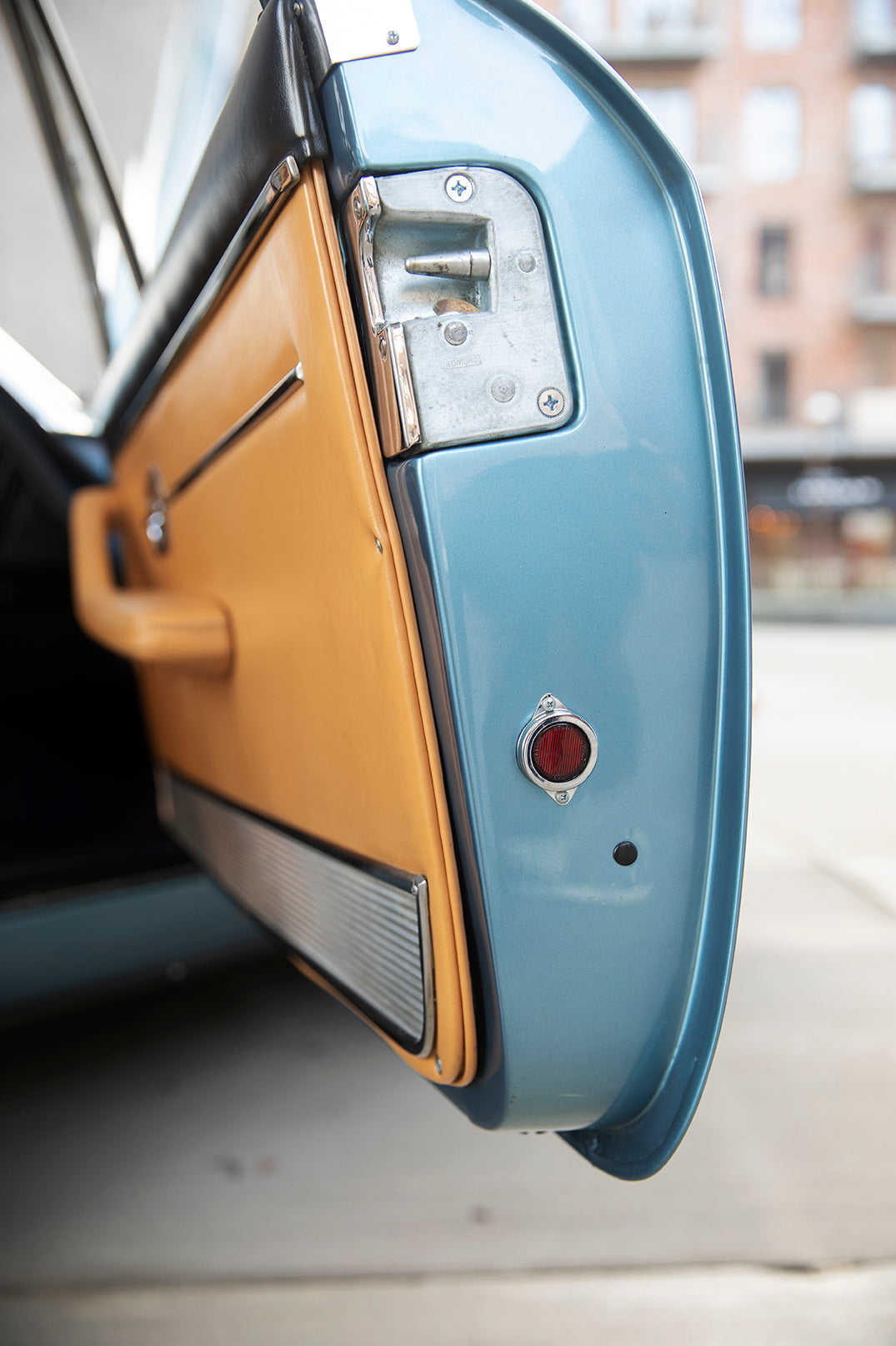 Door light. 1969 Ferrari 365GT 2+2 classic car.